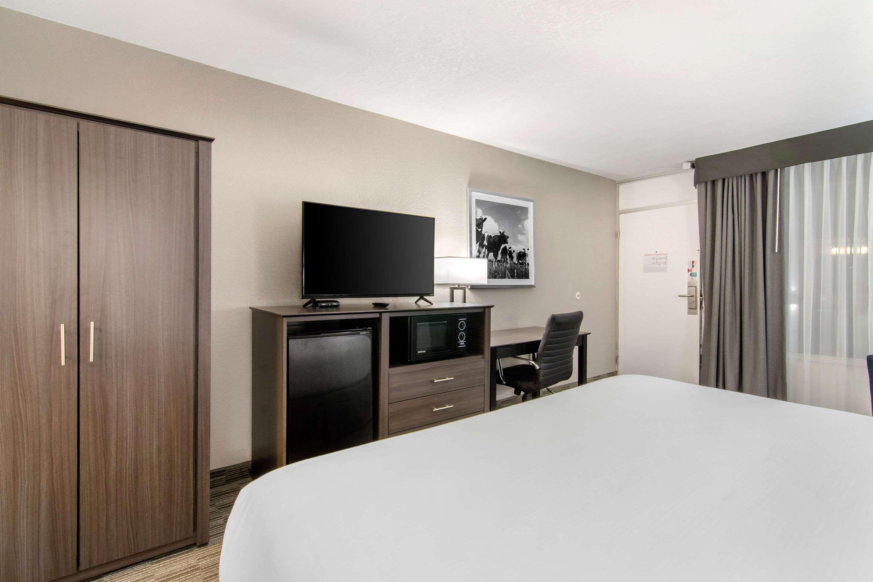 Knights Inn Эмпория Экстерьер фото